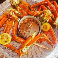 Crab legs with Lilyari Butter Sauce